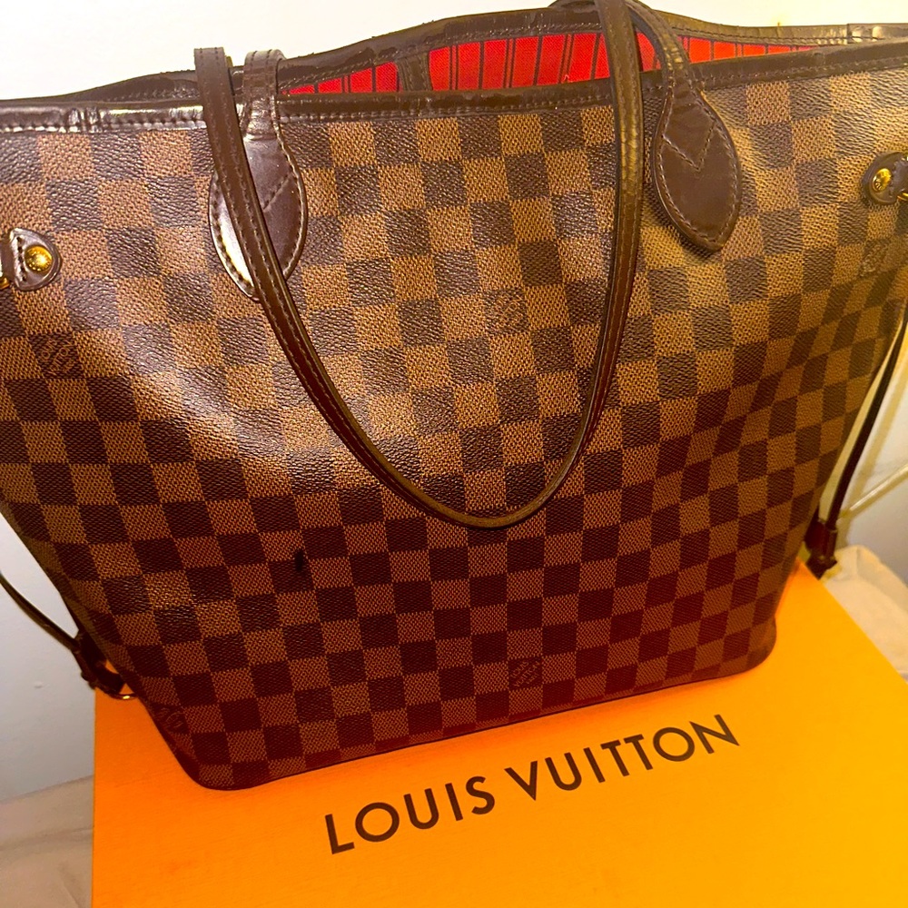 Authentic Louis Vuitton Never Full MM